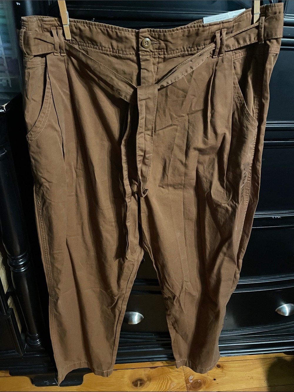 American Eagle Outfitters Women's Tomgirl Cropped Pants in Dark Tan w/ Tie Belt